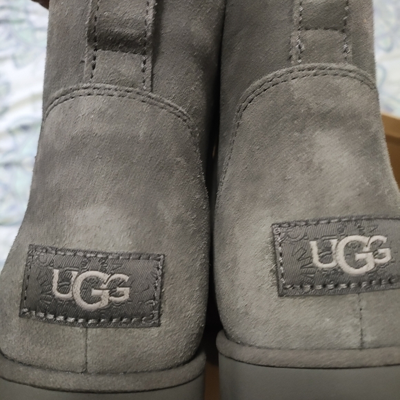 UGG Boots - Picture 5 of 7